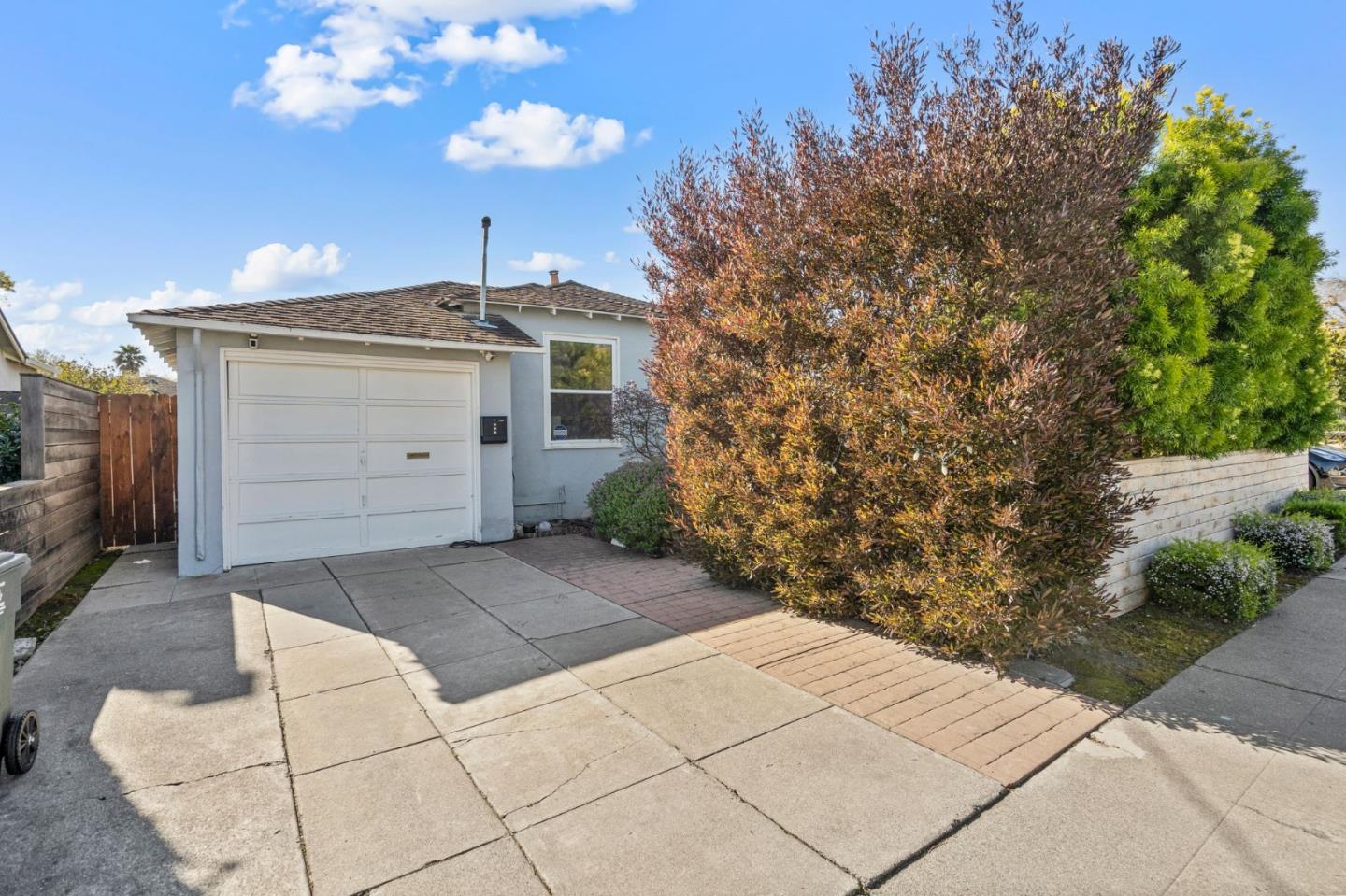 1008 Indian AVE