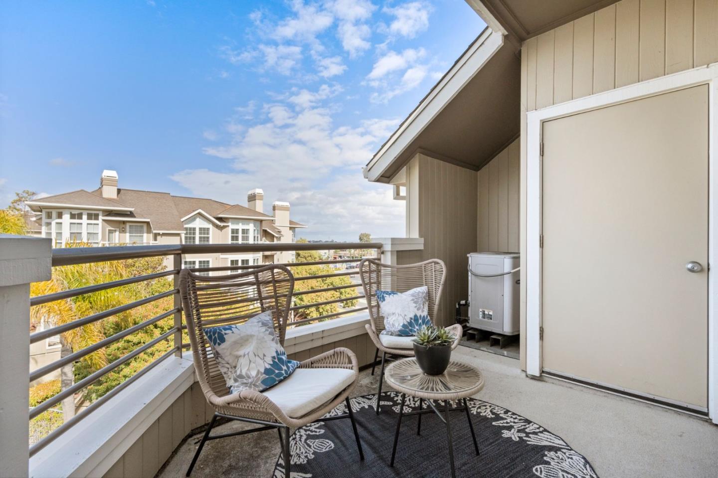 860 Meridian Bay LN 323