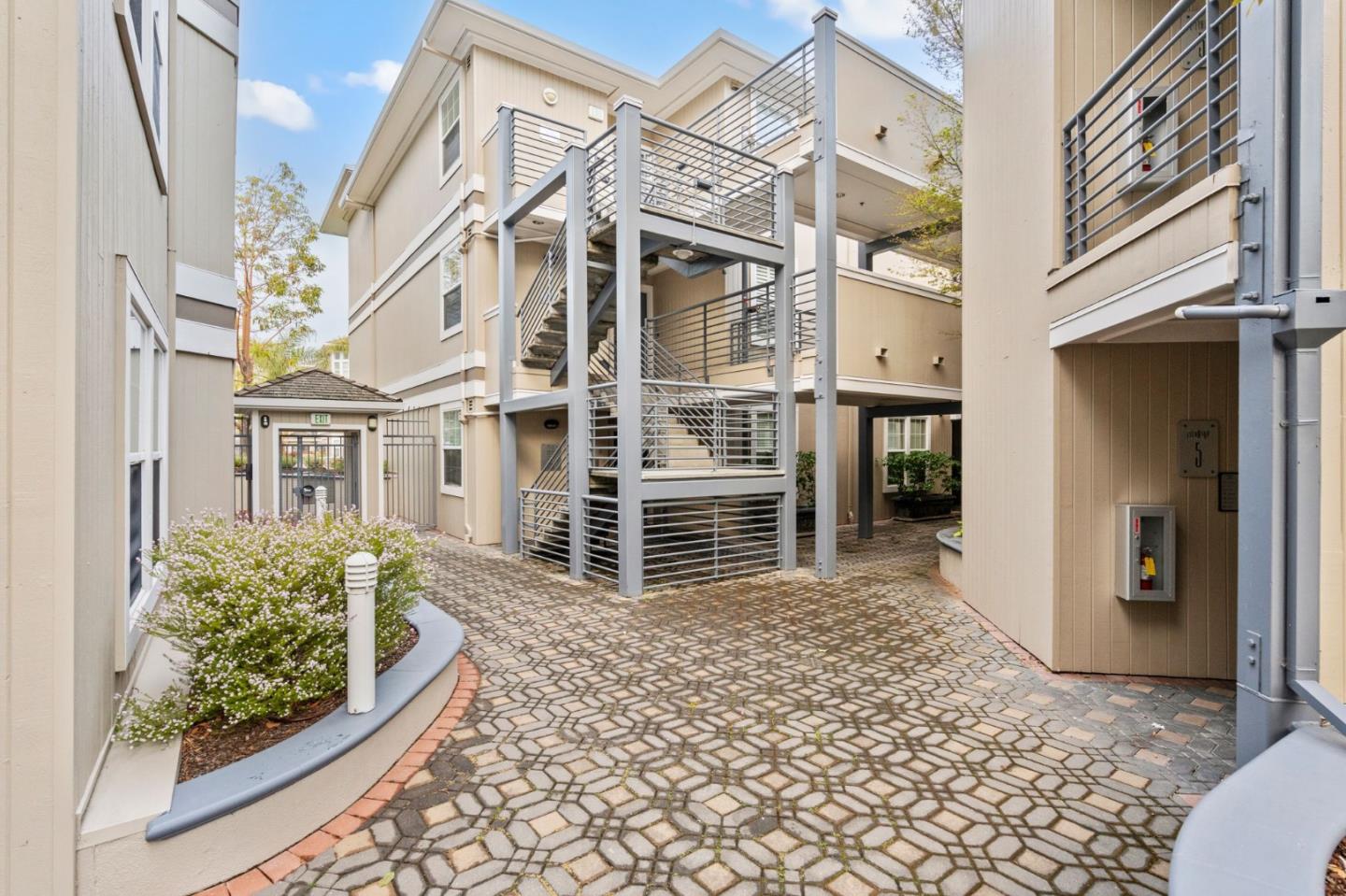 860 Meridian Bay LN 323