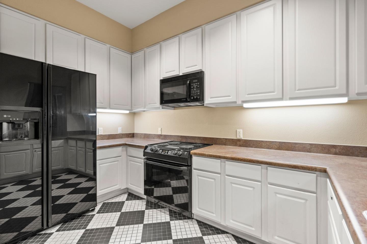 860 Meridian Bay LN 323