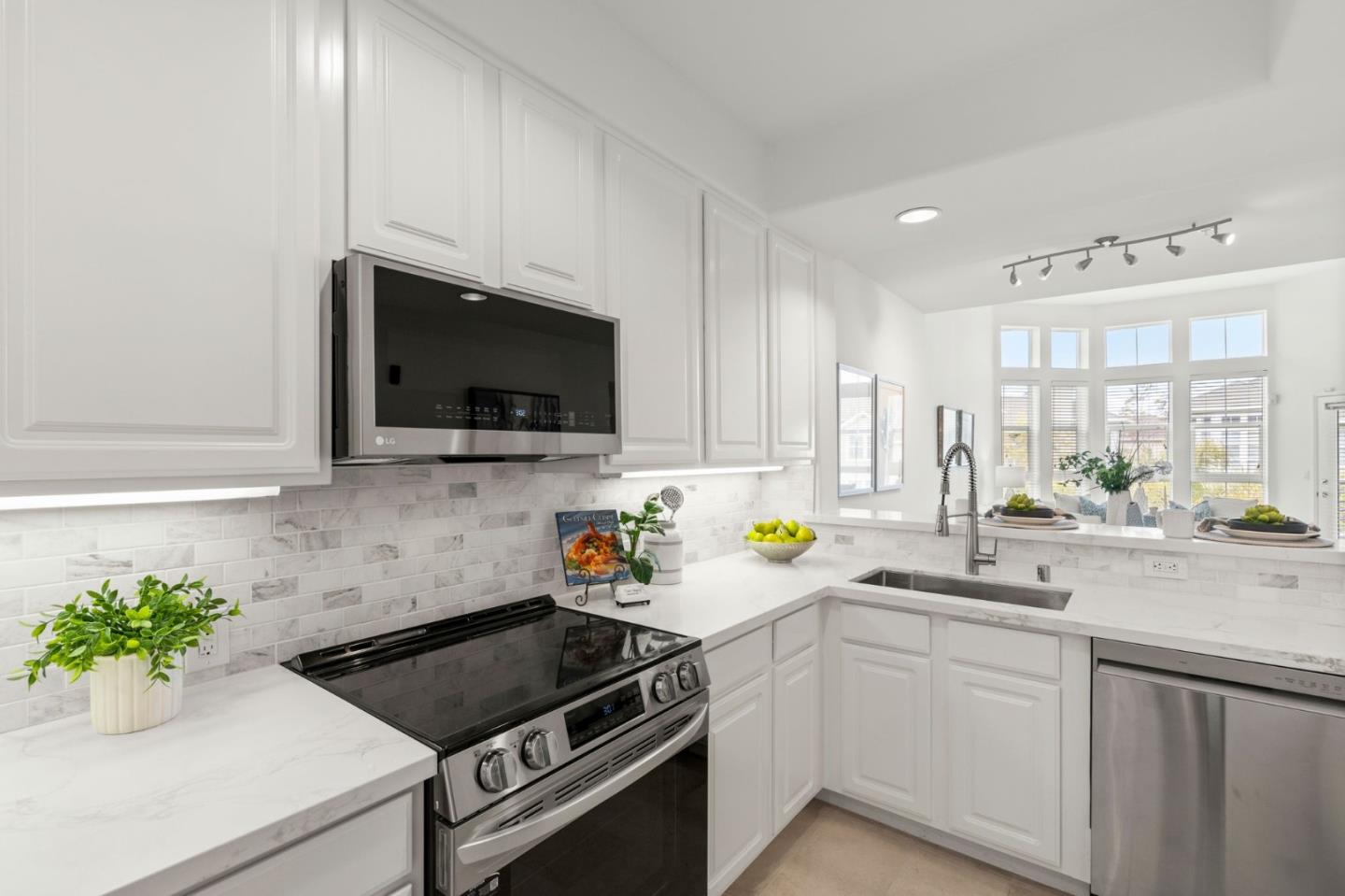 860 Meridian Bay LN 323