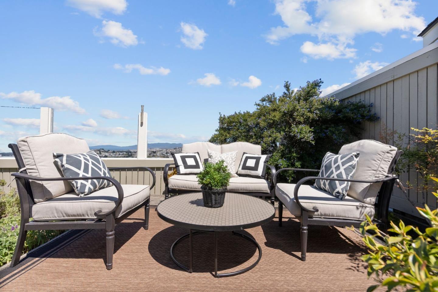 156 Treeview DR