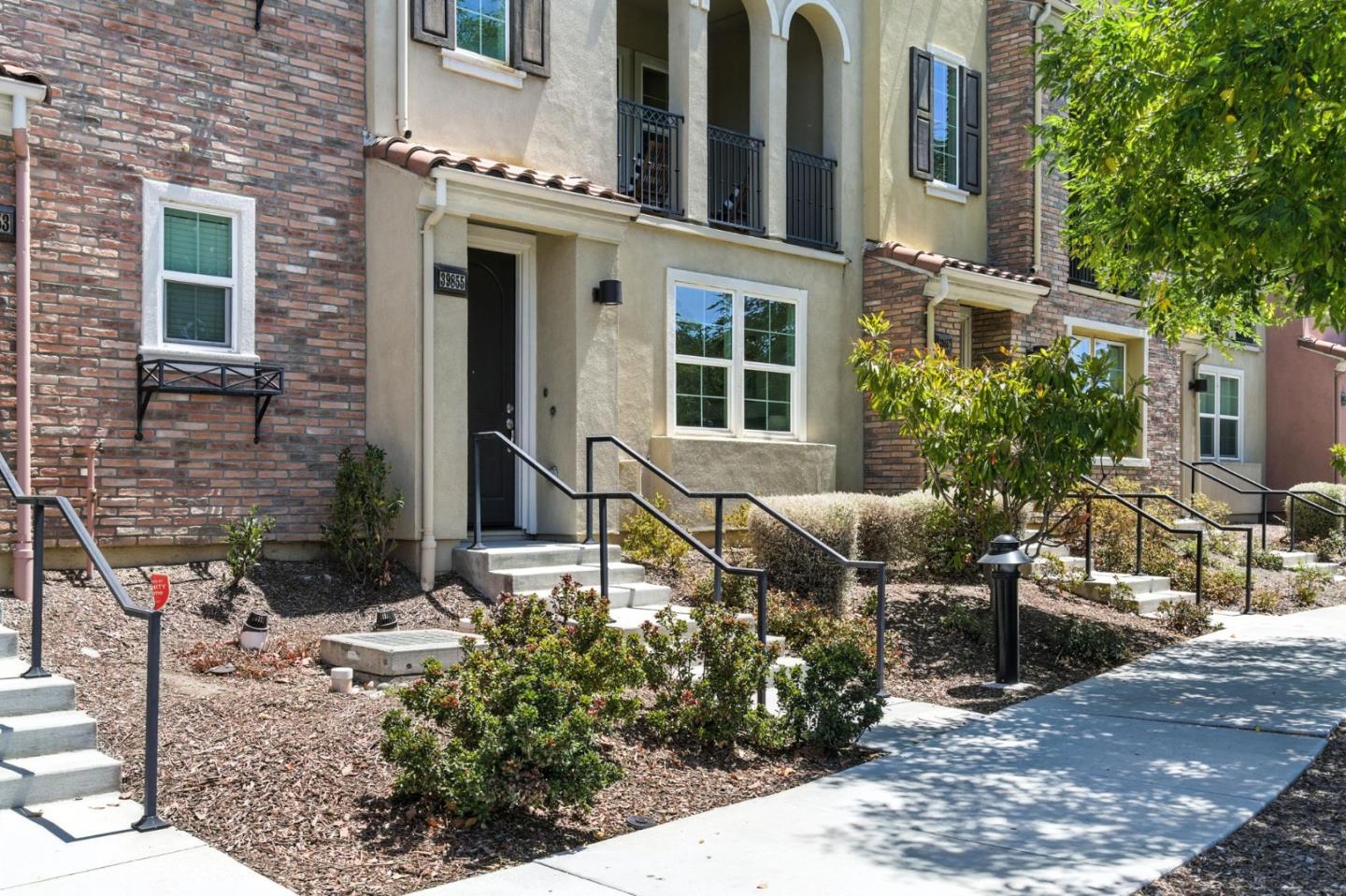 39855 Pelton Terrace