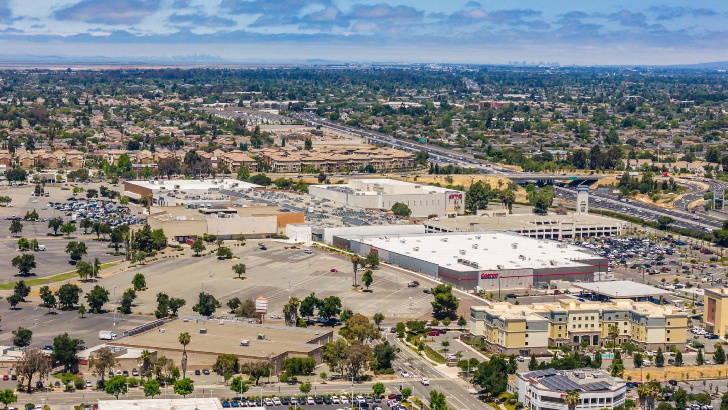 39855 Pelton Terrace