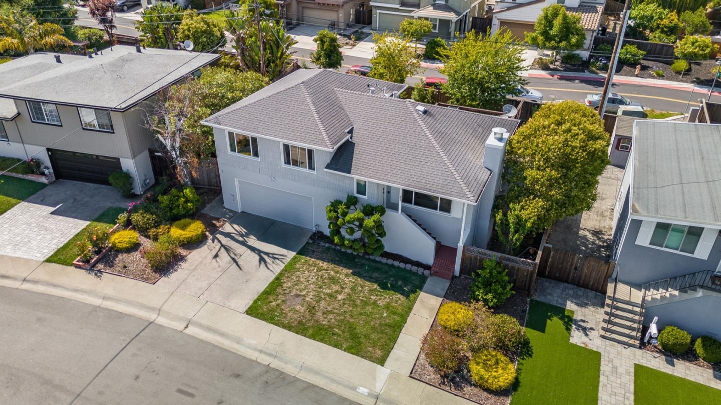583 Hawthorne Avenue