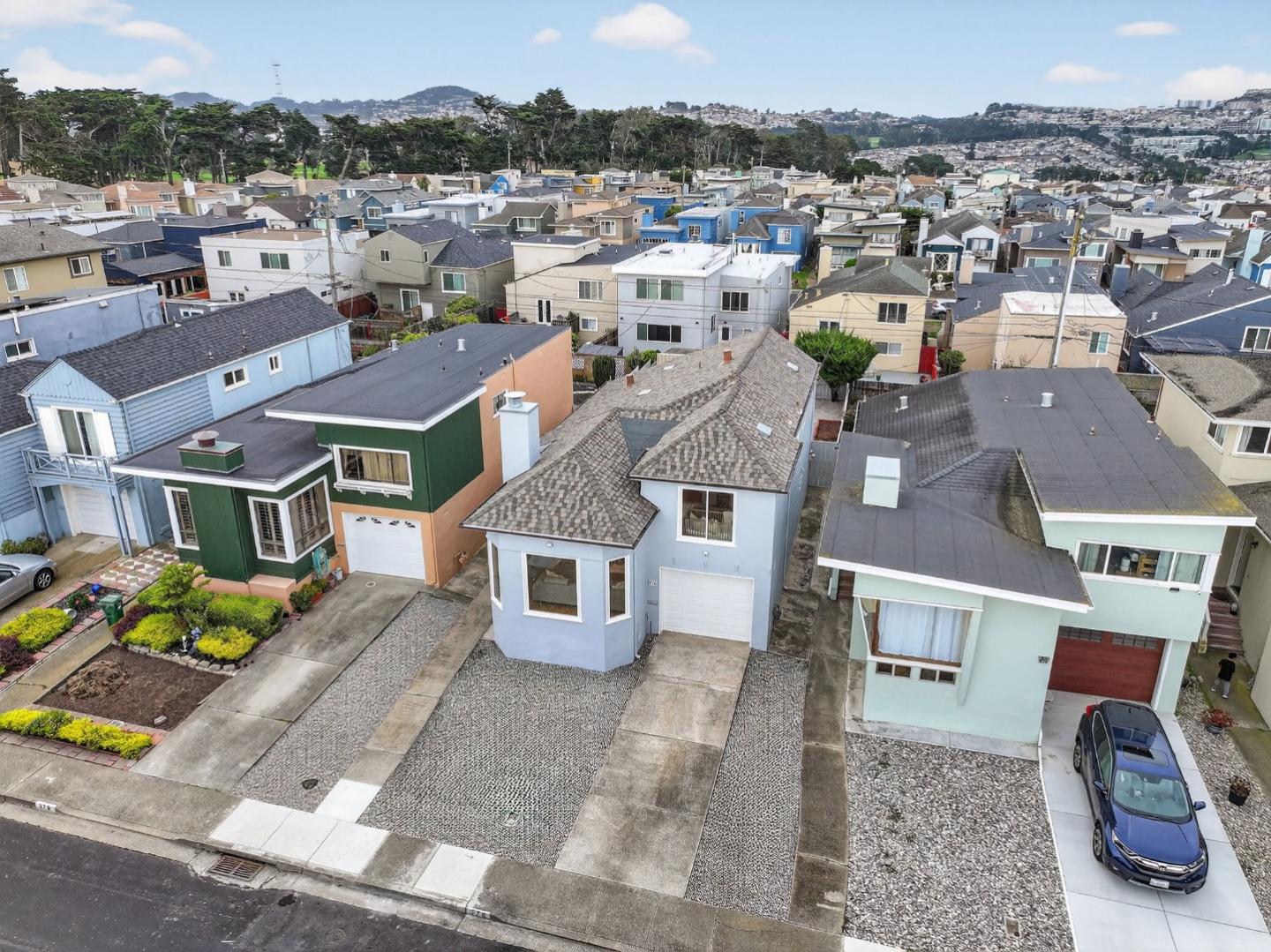 876 North Mayfair Avenue