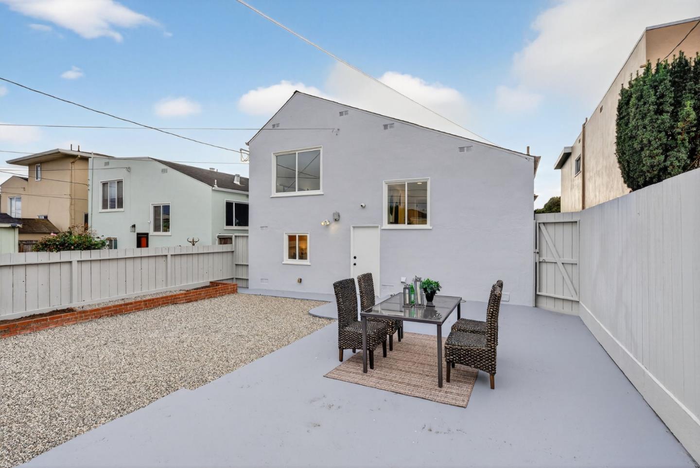 876 North Mayfair Avenue