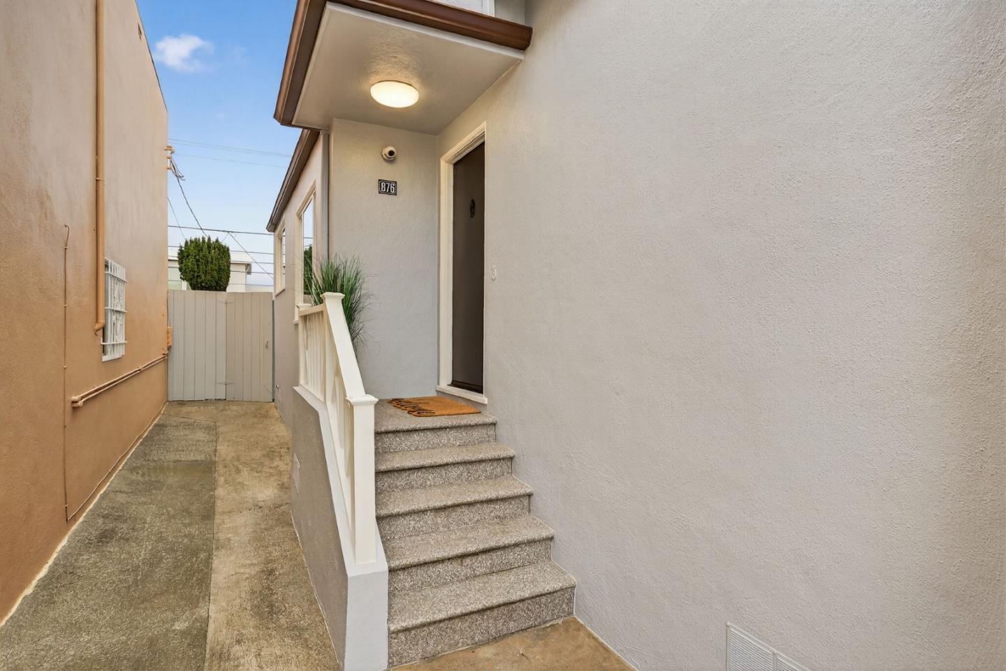 876 North Mayfair Avenue