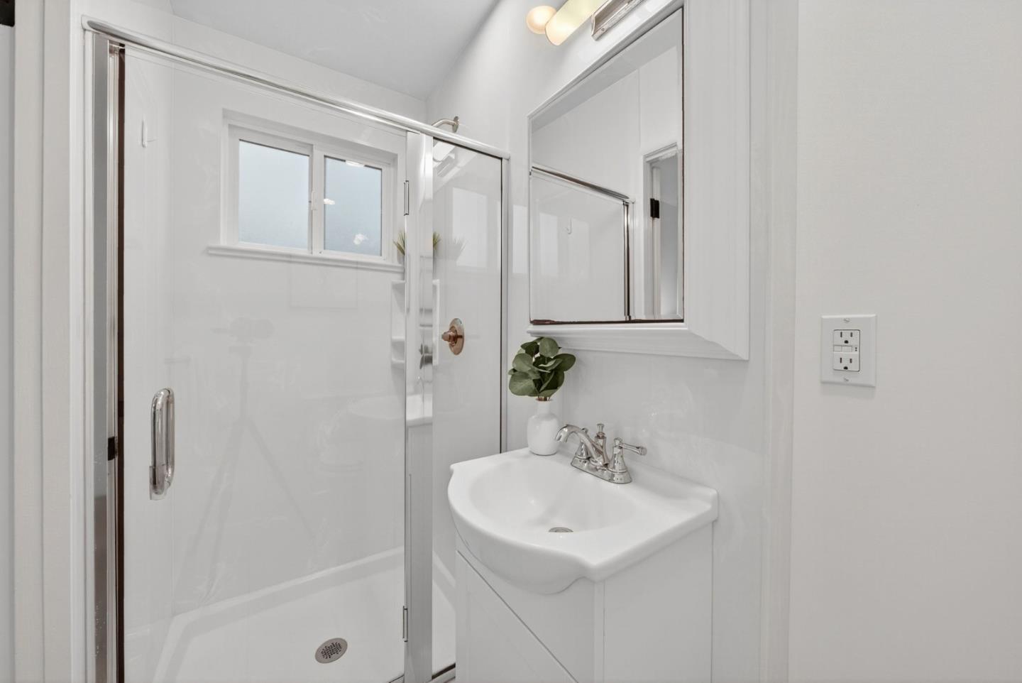 876 North Mayfair Avenue