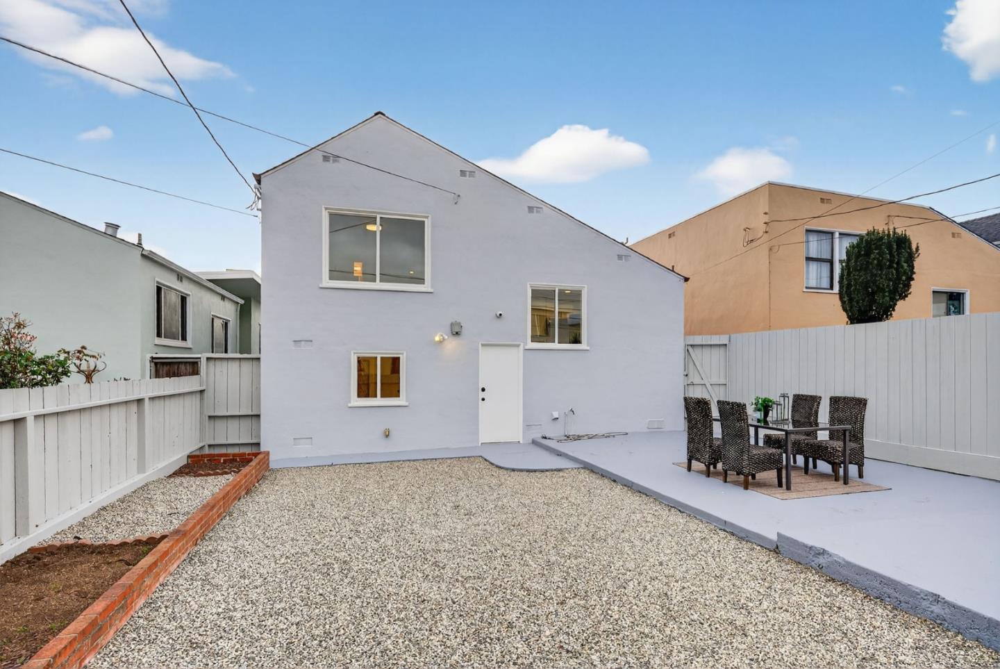 876 North Mayfair Avenue