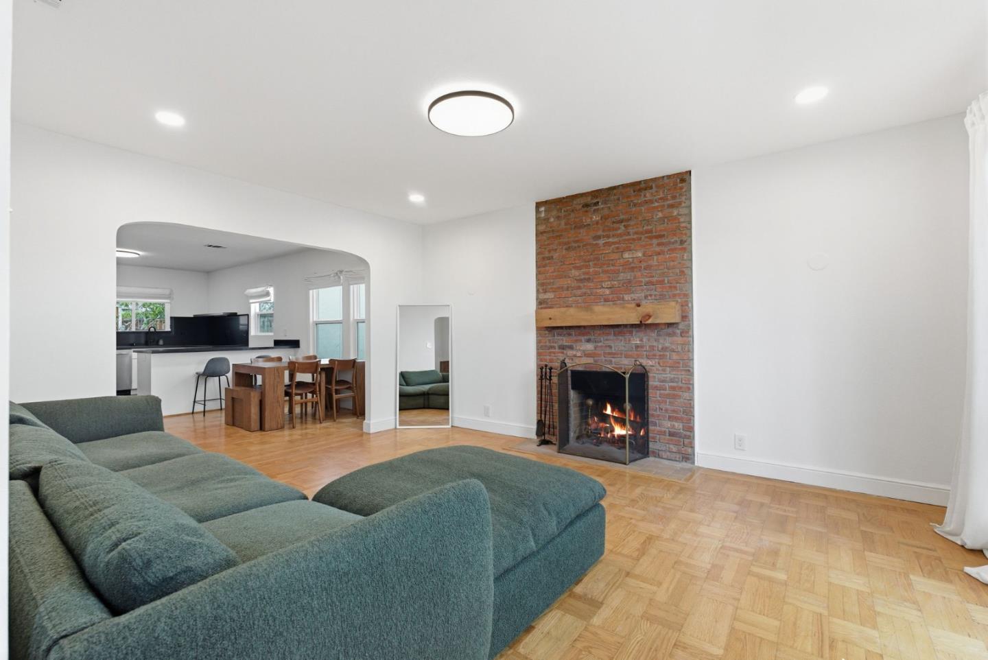 1247 Hillside Boulevard