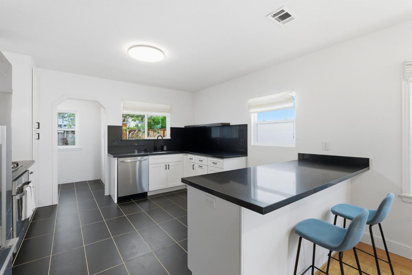 1247 Hillside Boulevard