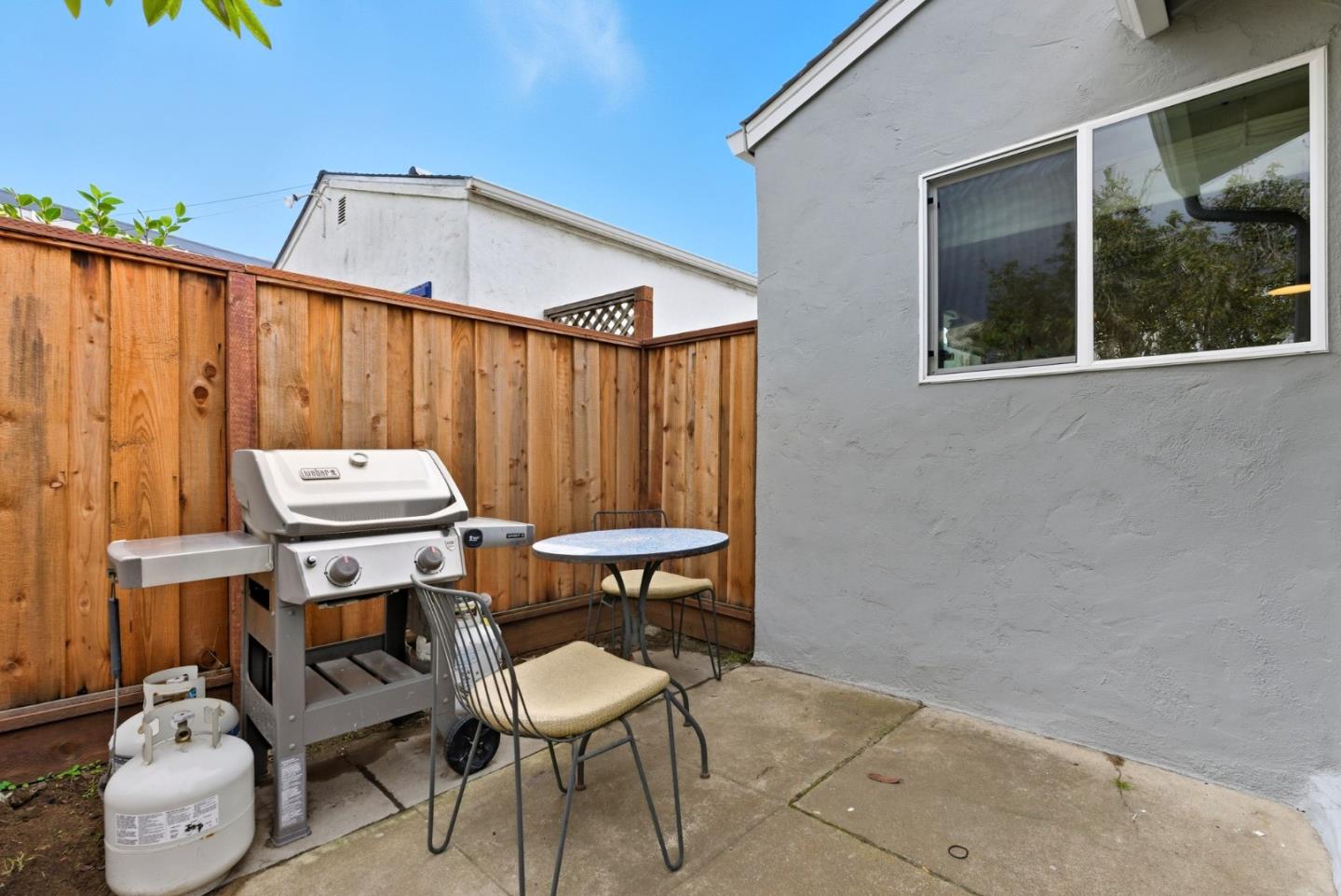 1247 Hillside Boulevard