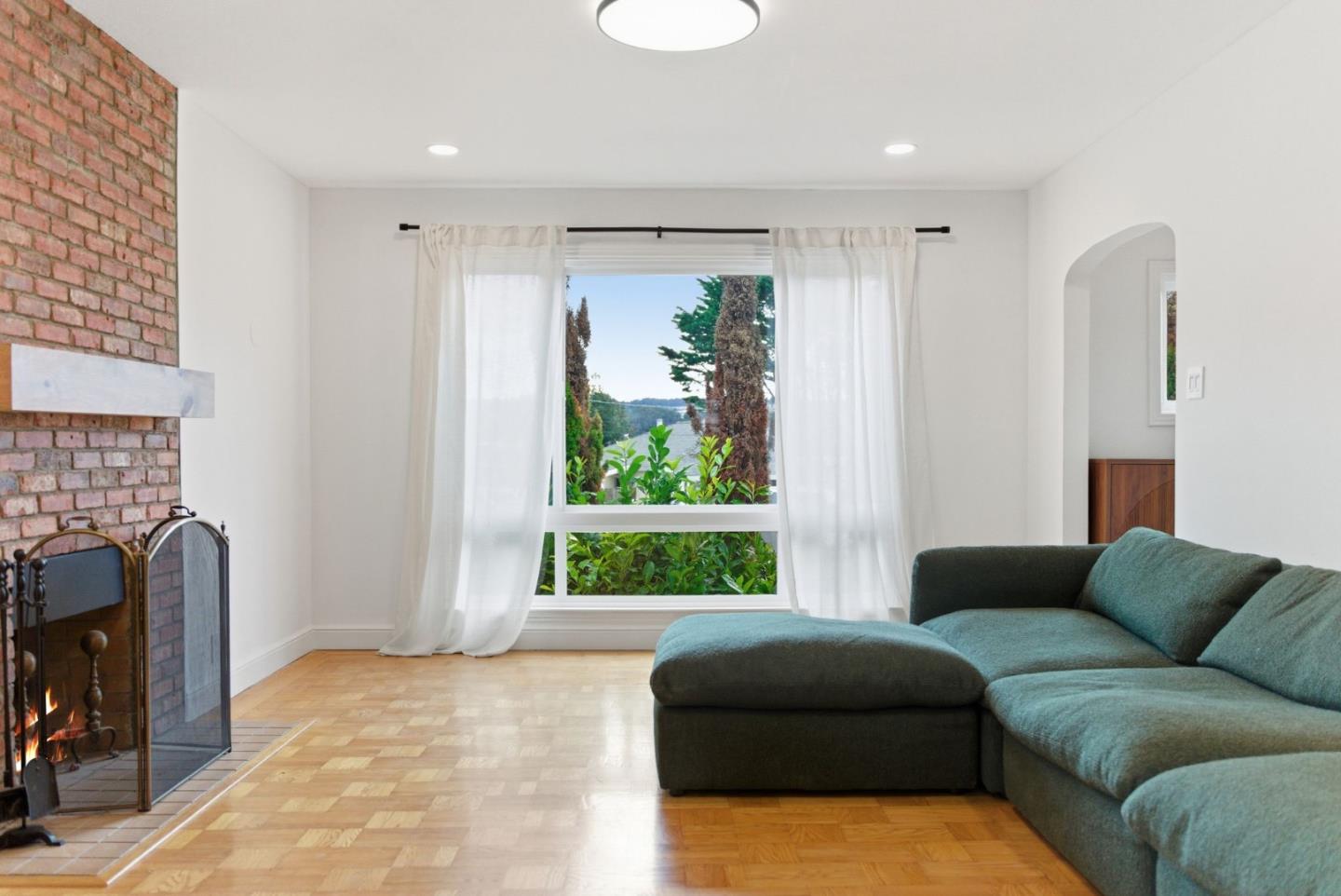 1247 Hillside Boulevard