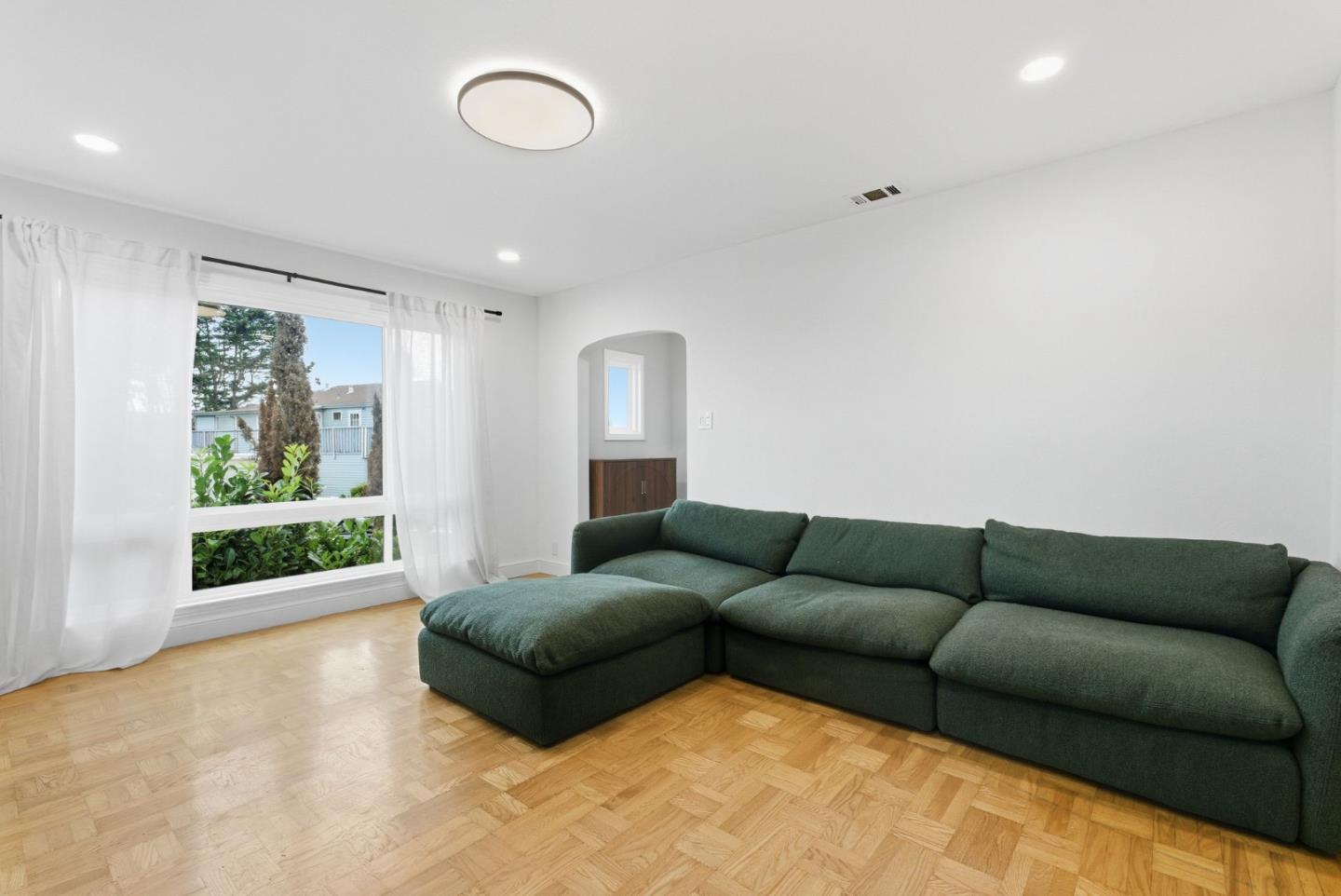 1247 Hillside Boulevard