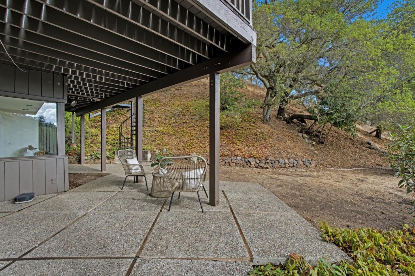 435 Golden Oak Drive