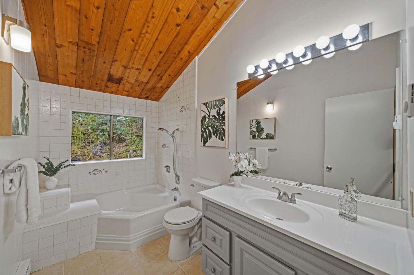 435 Golden Oak Drive