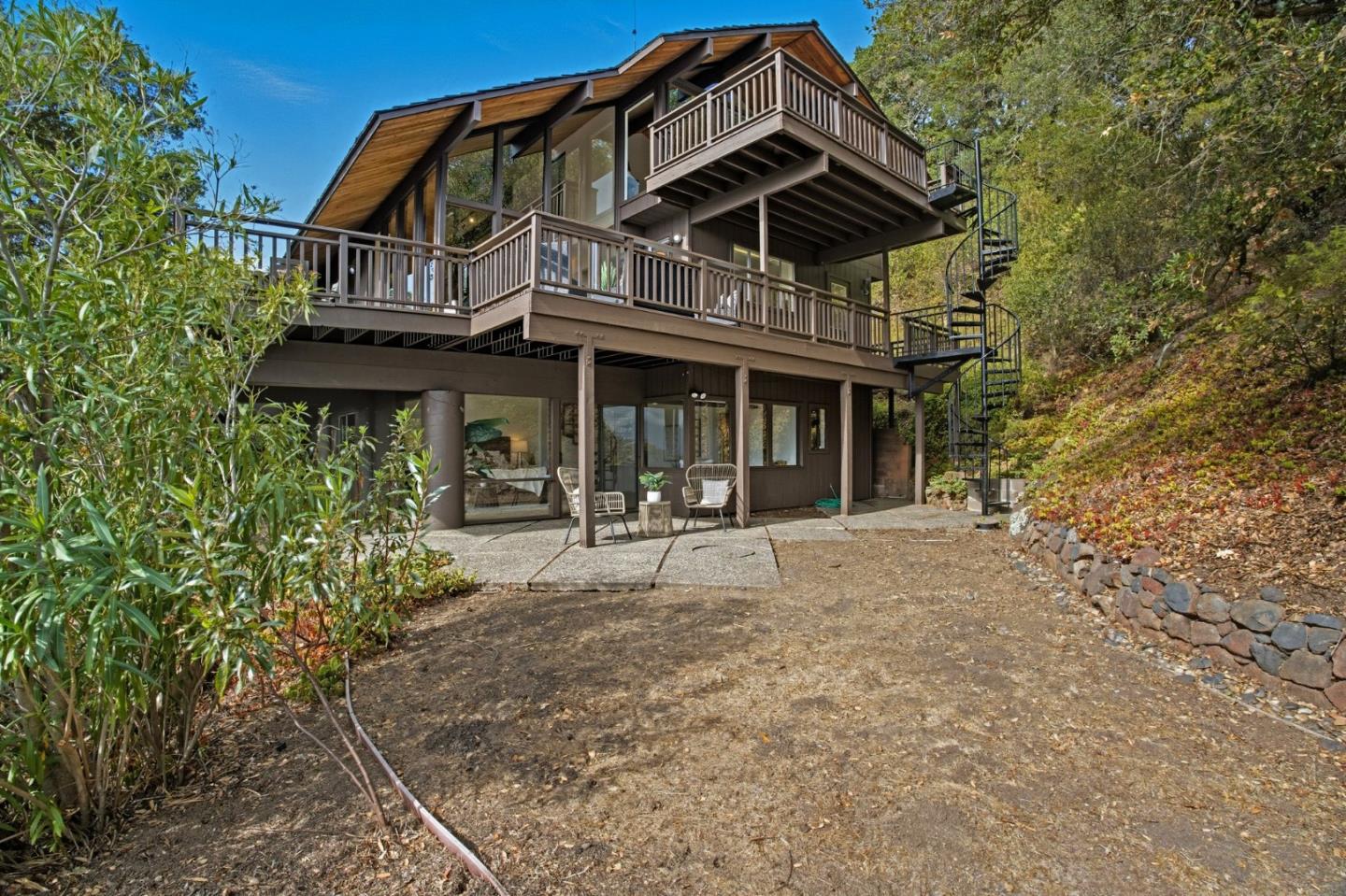 435 Golden Oak Drive