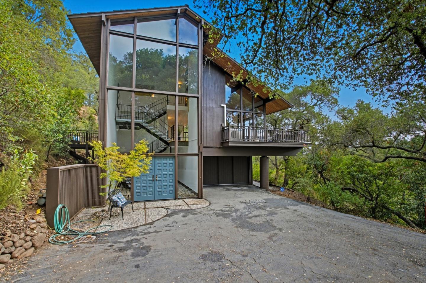 435 Golden Oak Drive