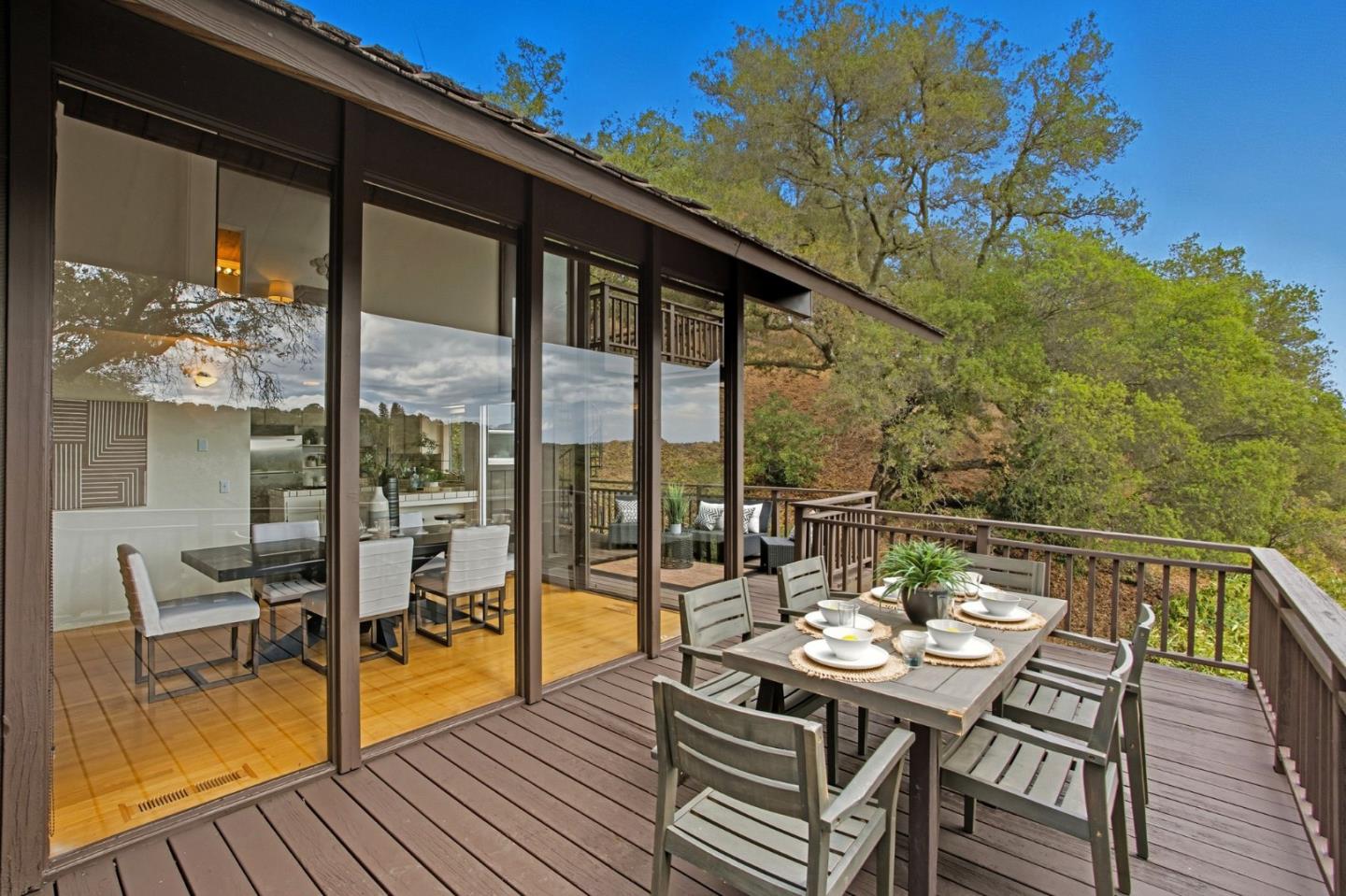 435 Golden Oak Drive