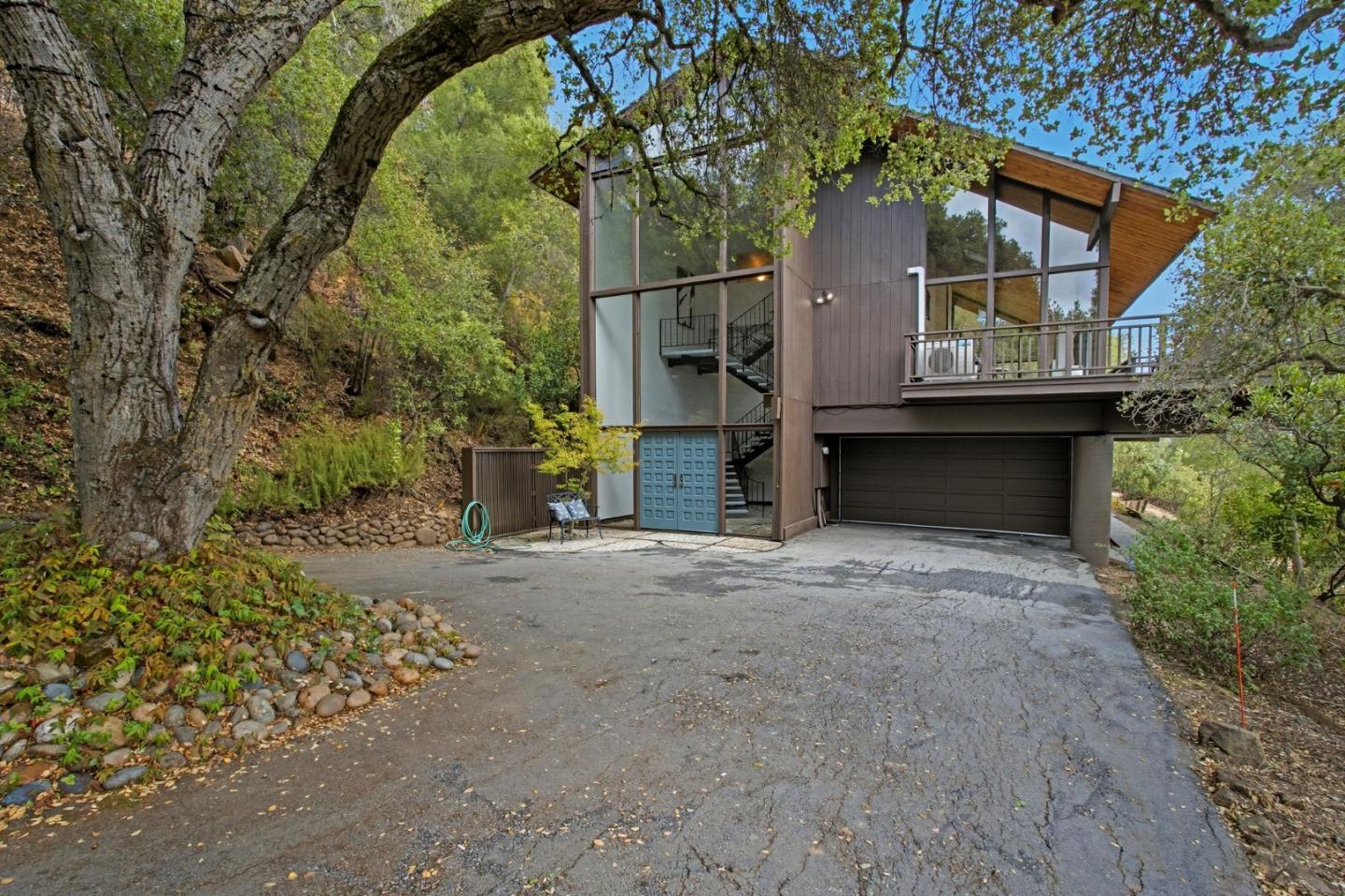 435 Golden Oak Drive