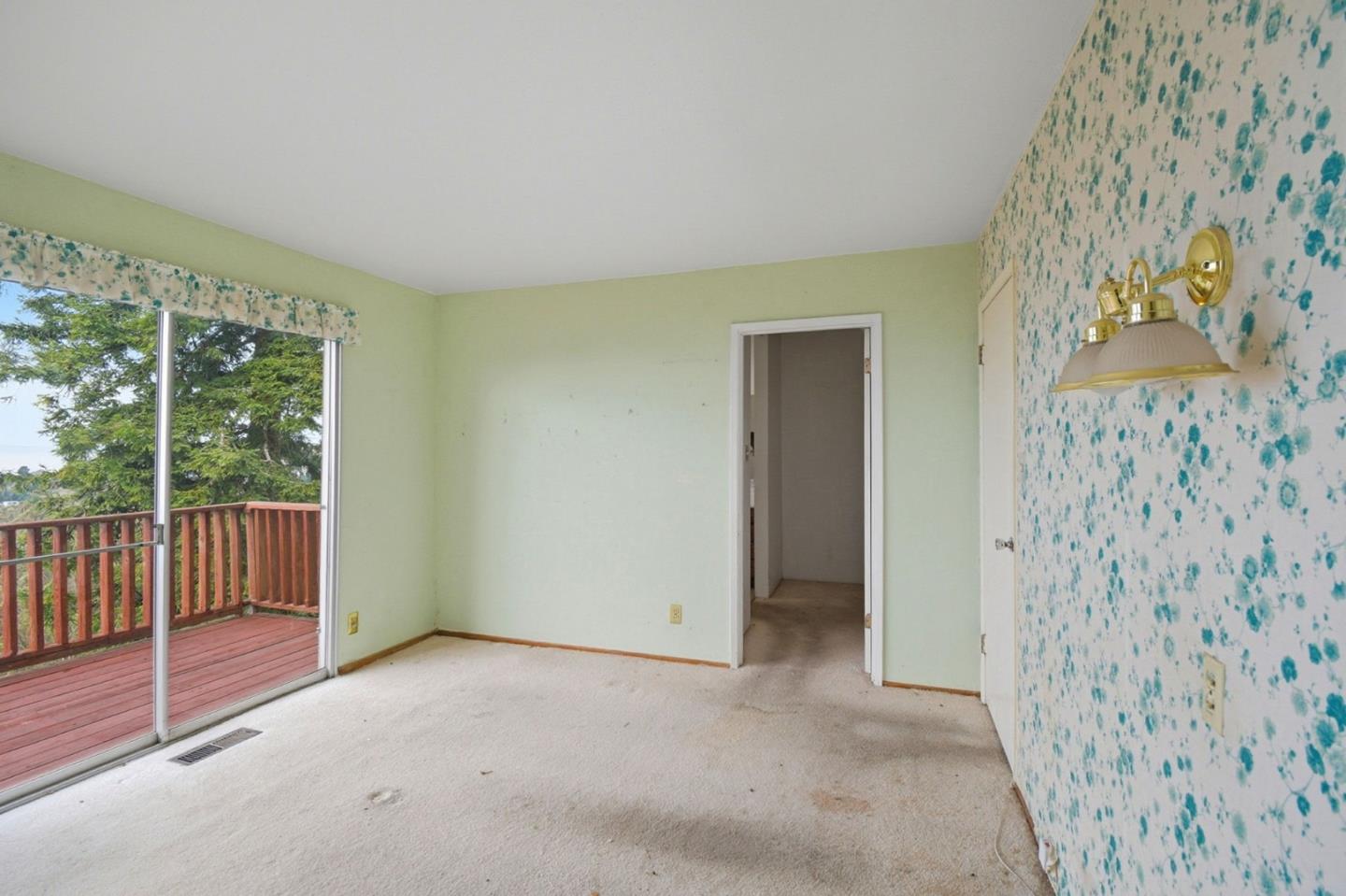 6077 Skyline Boulevard