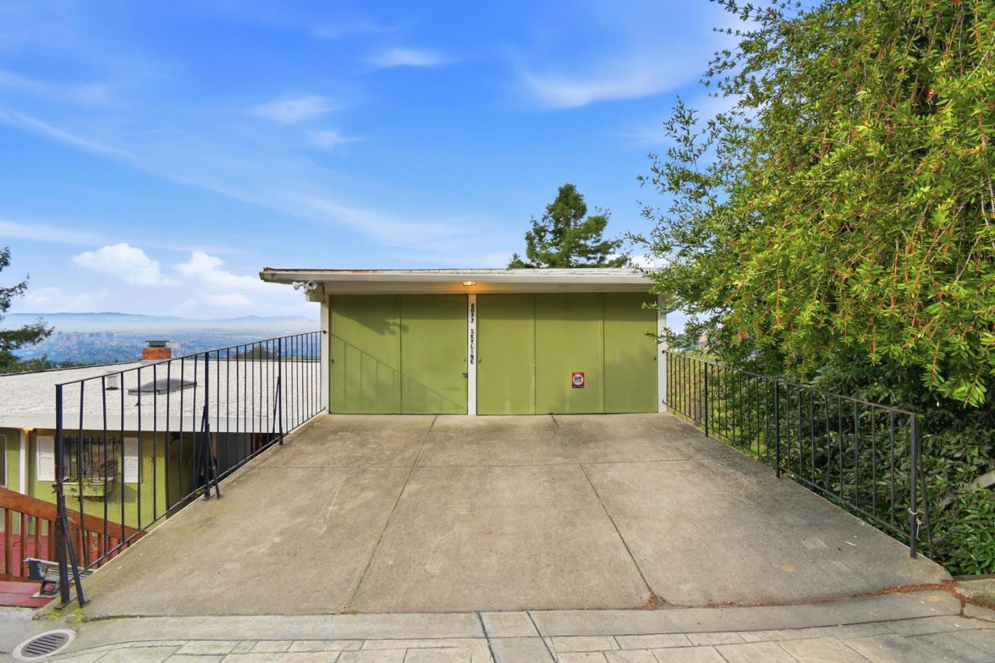 6077 Skyline Boulevard