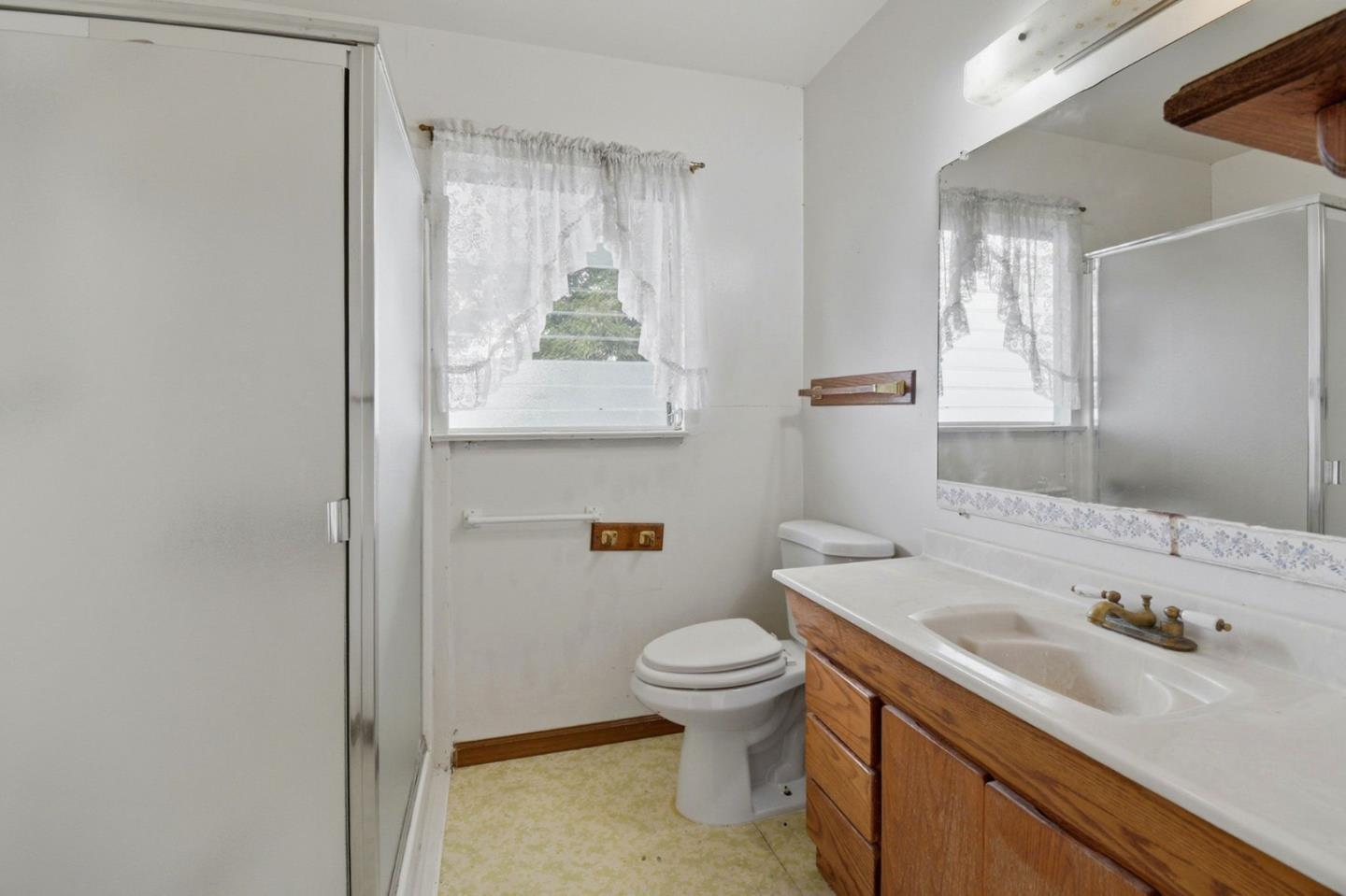 6077 Skyline Boulevard