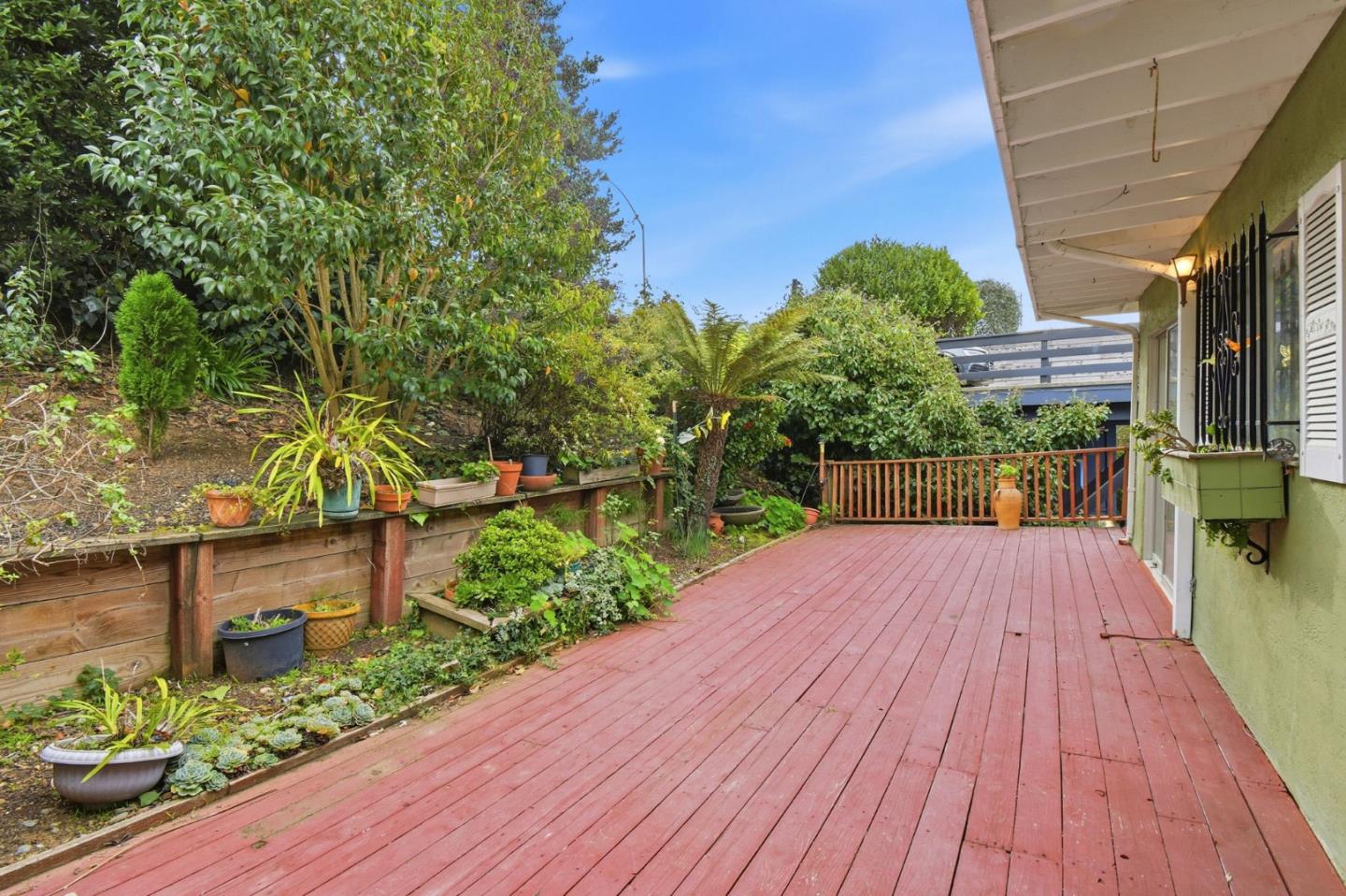 6077 Skyline Boulevard