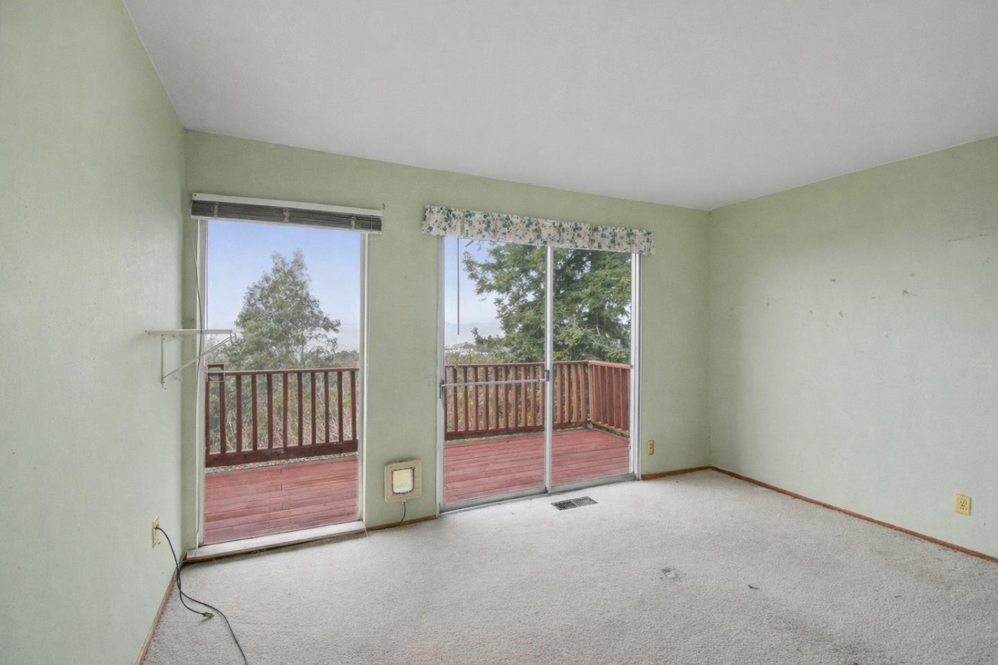 6077 Skyline Boulevard