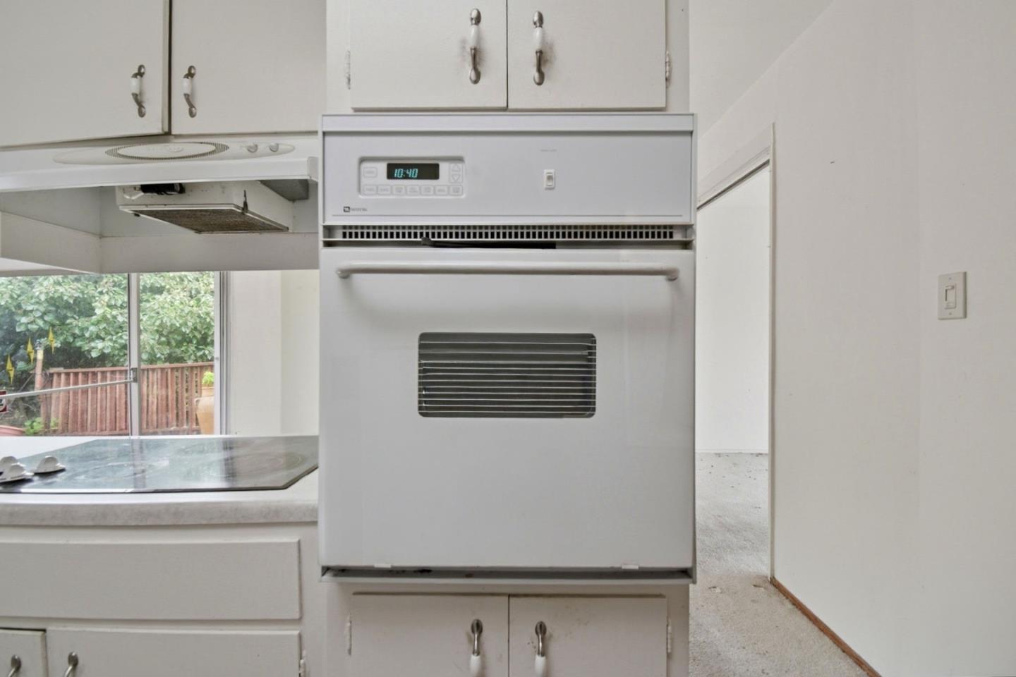 6077 Skyline Boulevard