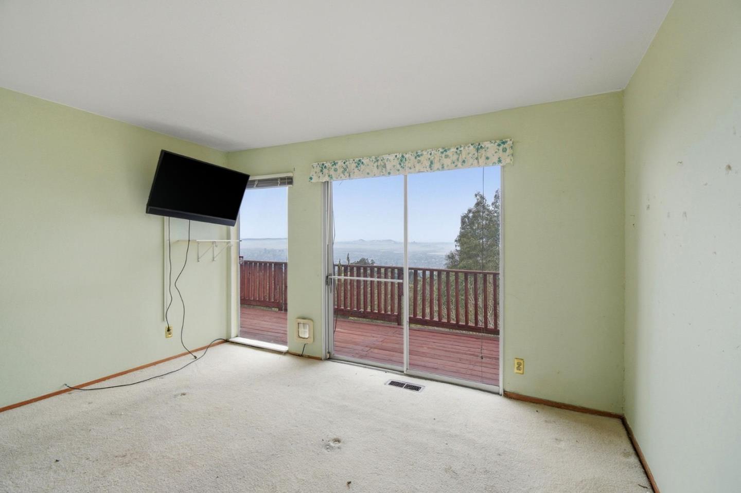 6077 Skyline Boulevard