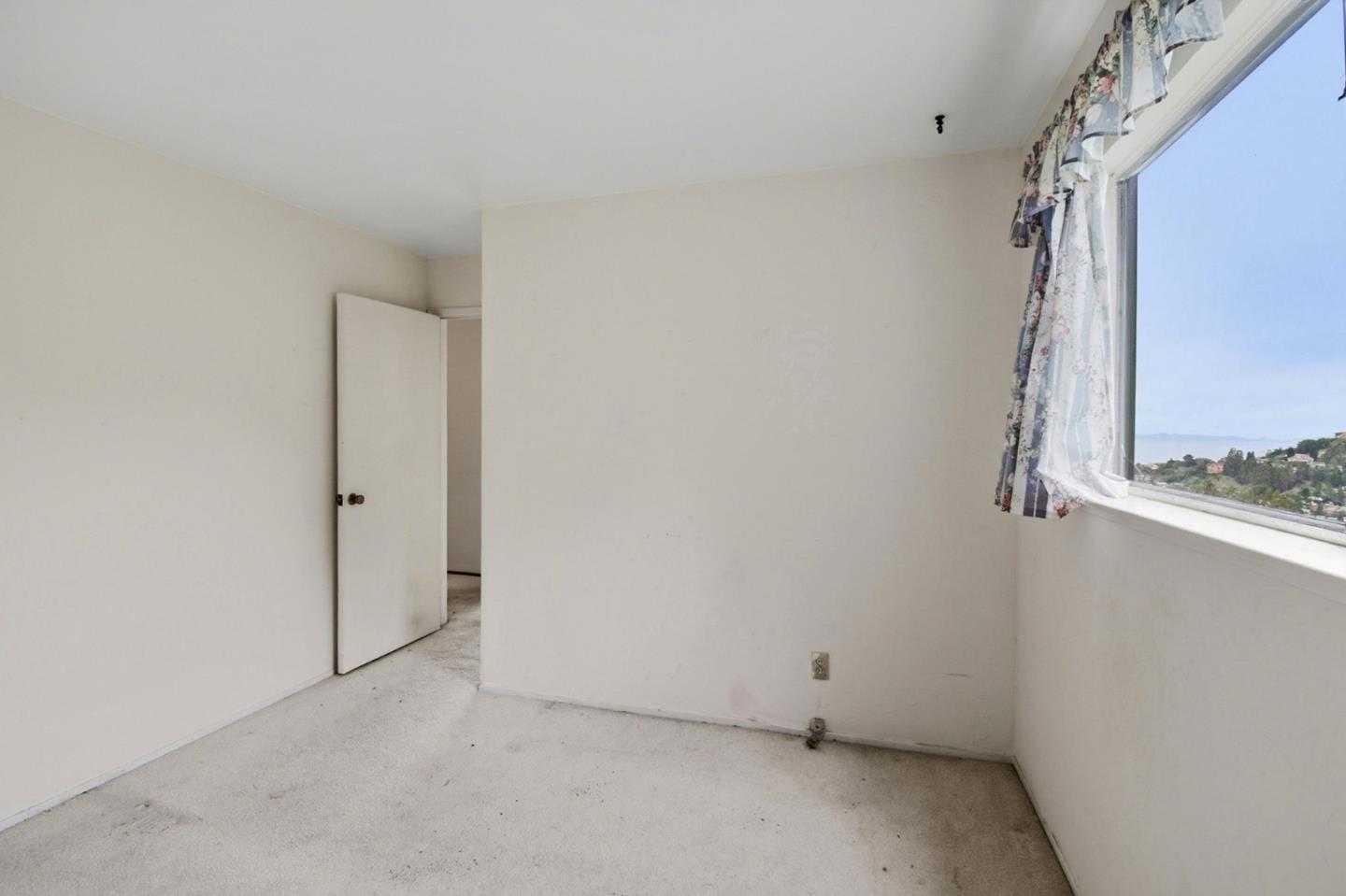 6077 Skyline Boulevard