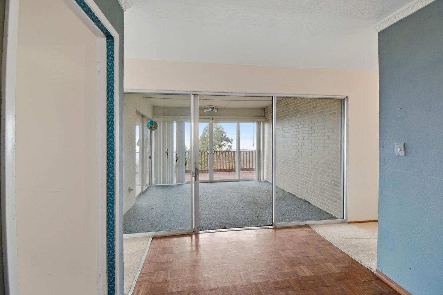 6077 Skyline Boulevard