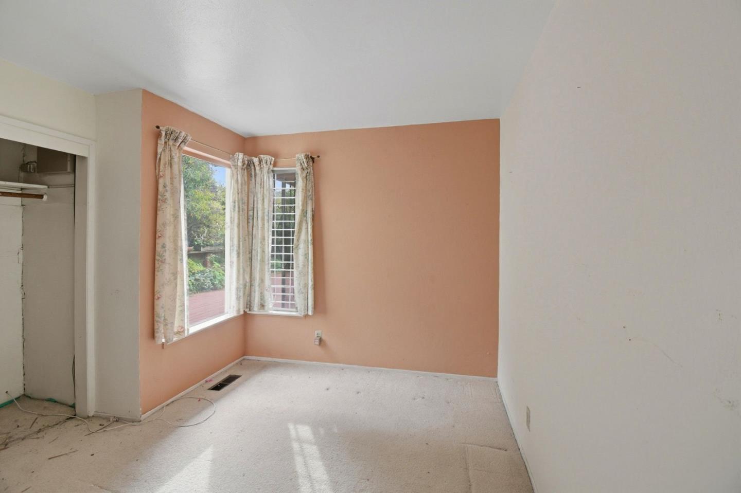 6077 Skyline Boulevard