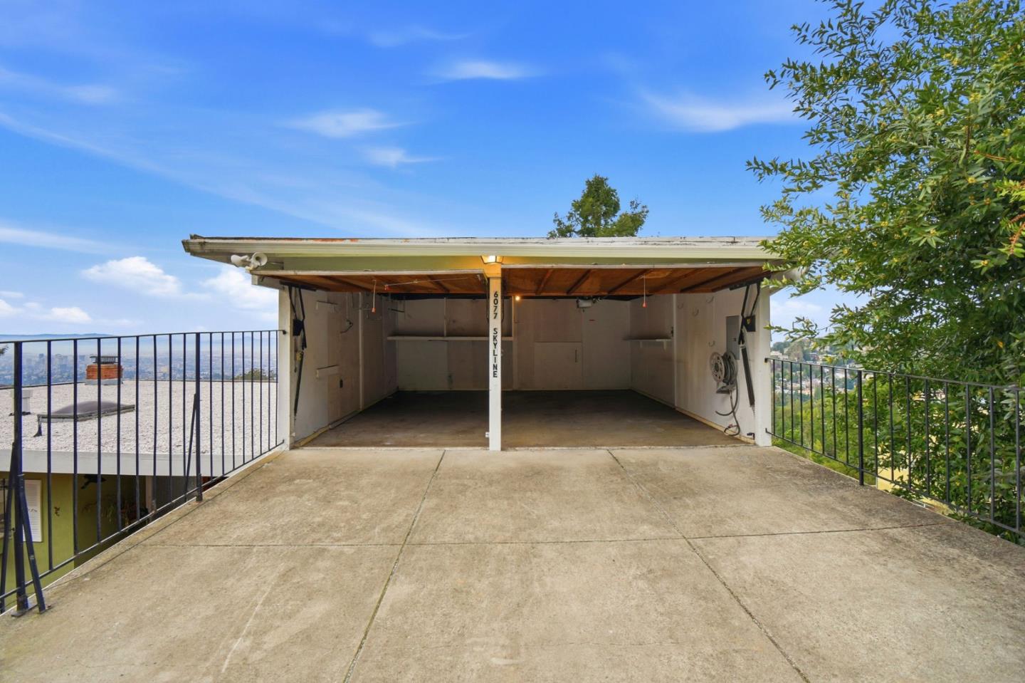6077 Skyline Boulevard