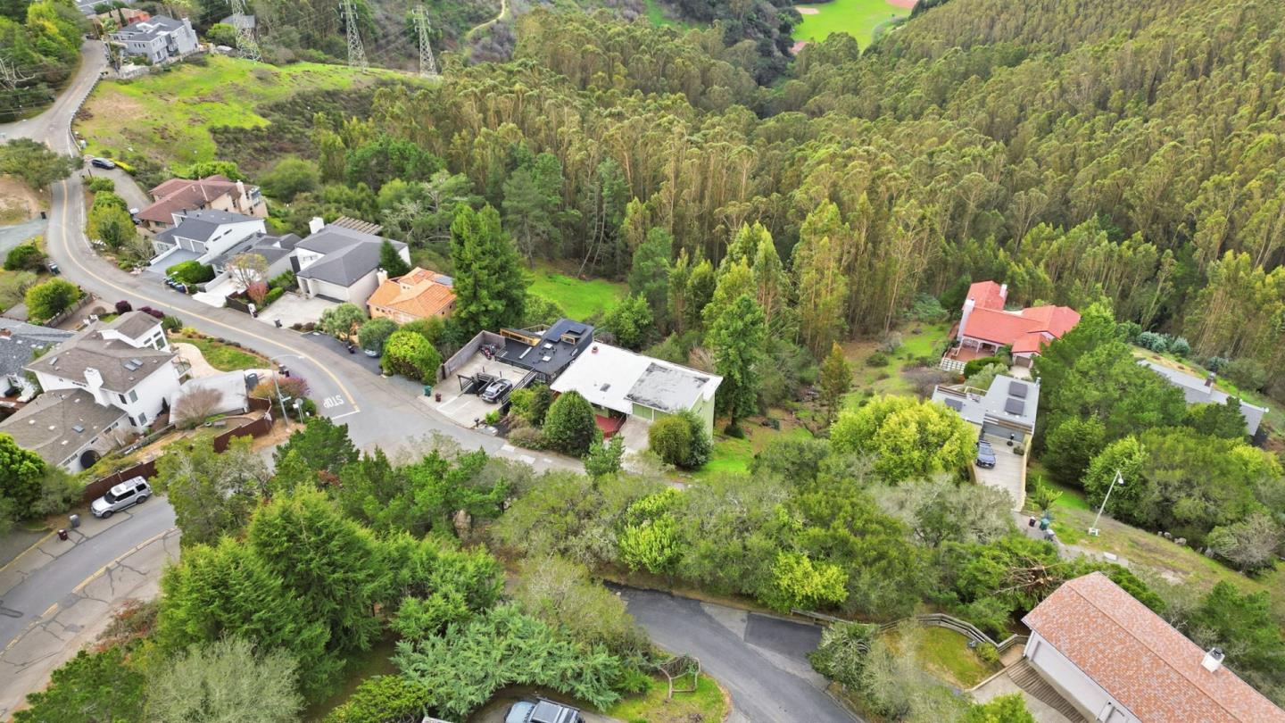 6077 Skyline Boulevard