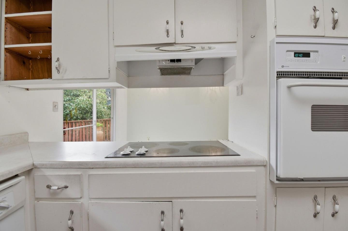 6077 Skyline Boulevard