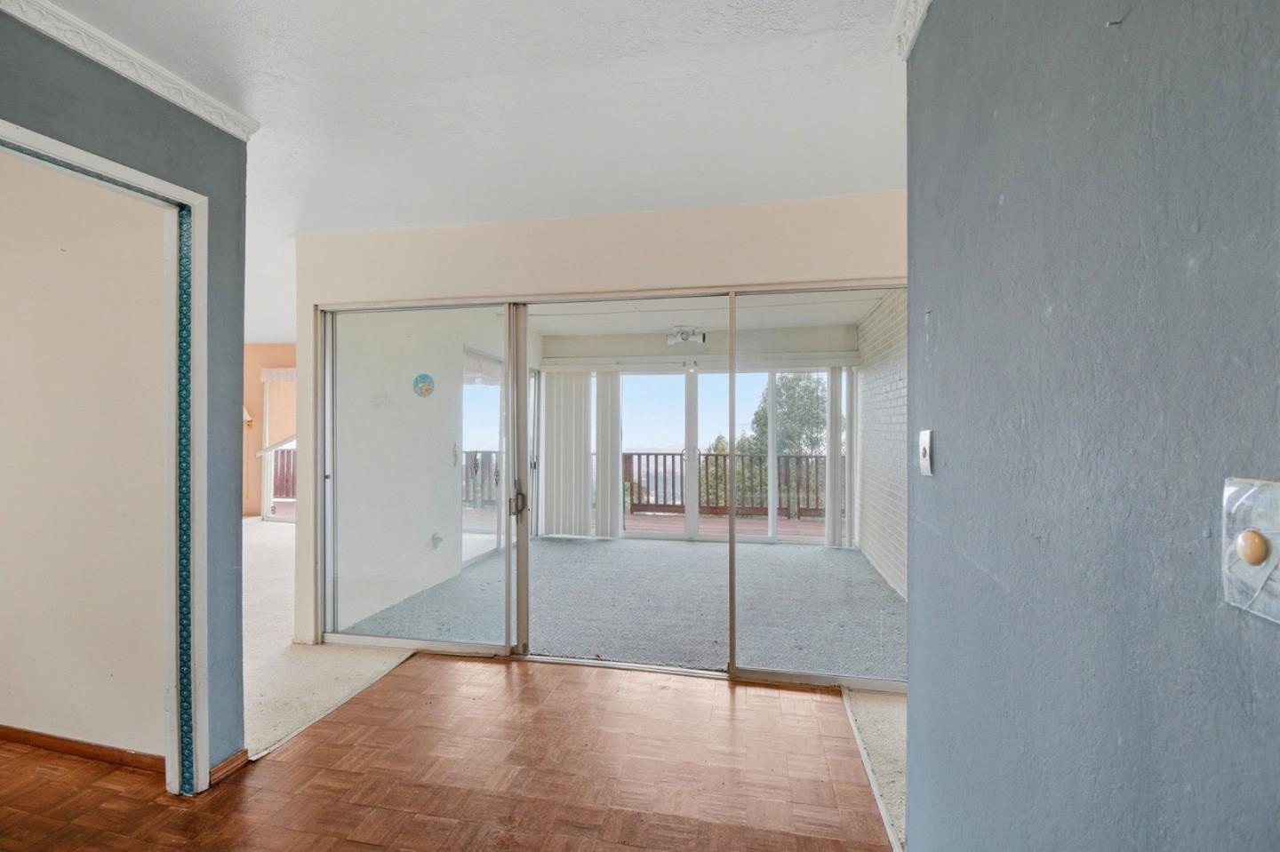 6077 Skyline Boulevard