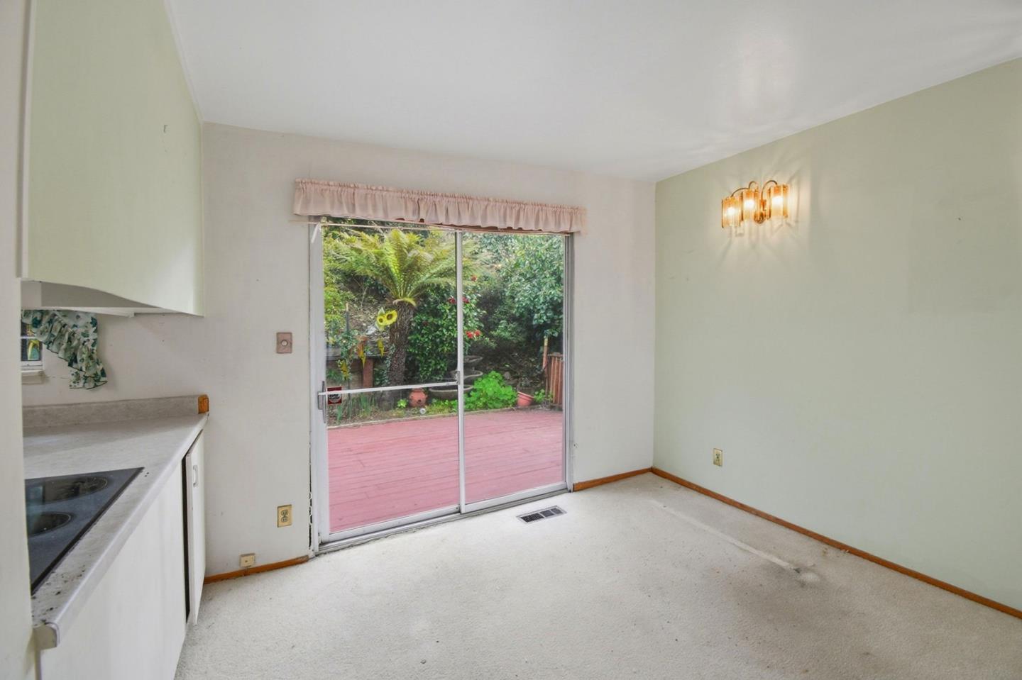 6077 Skyline Boulevard