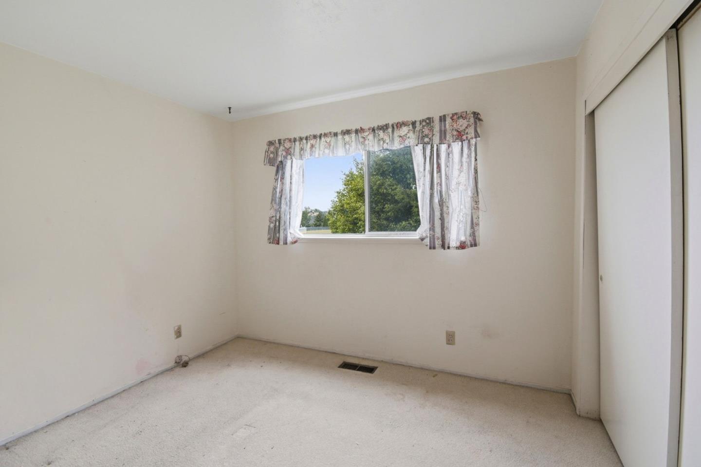 6077 Skyline Boulevard