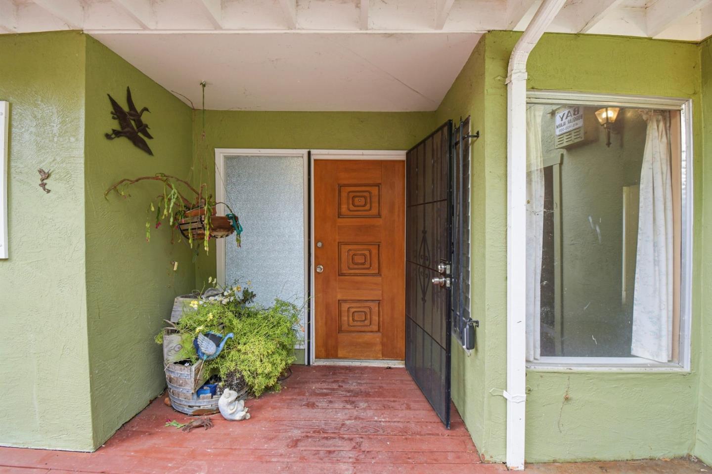 6077 Skyline Boulevard