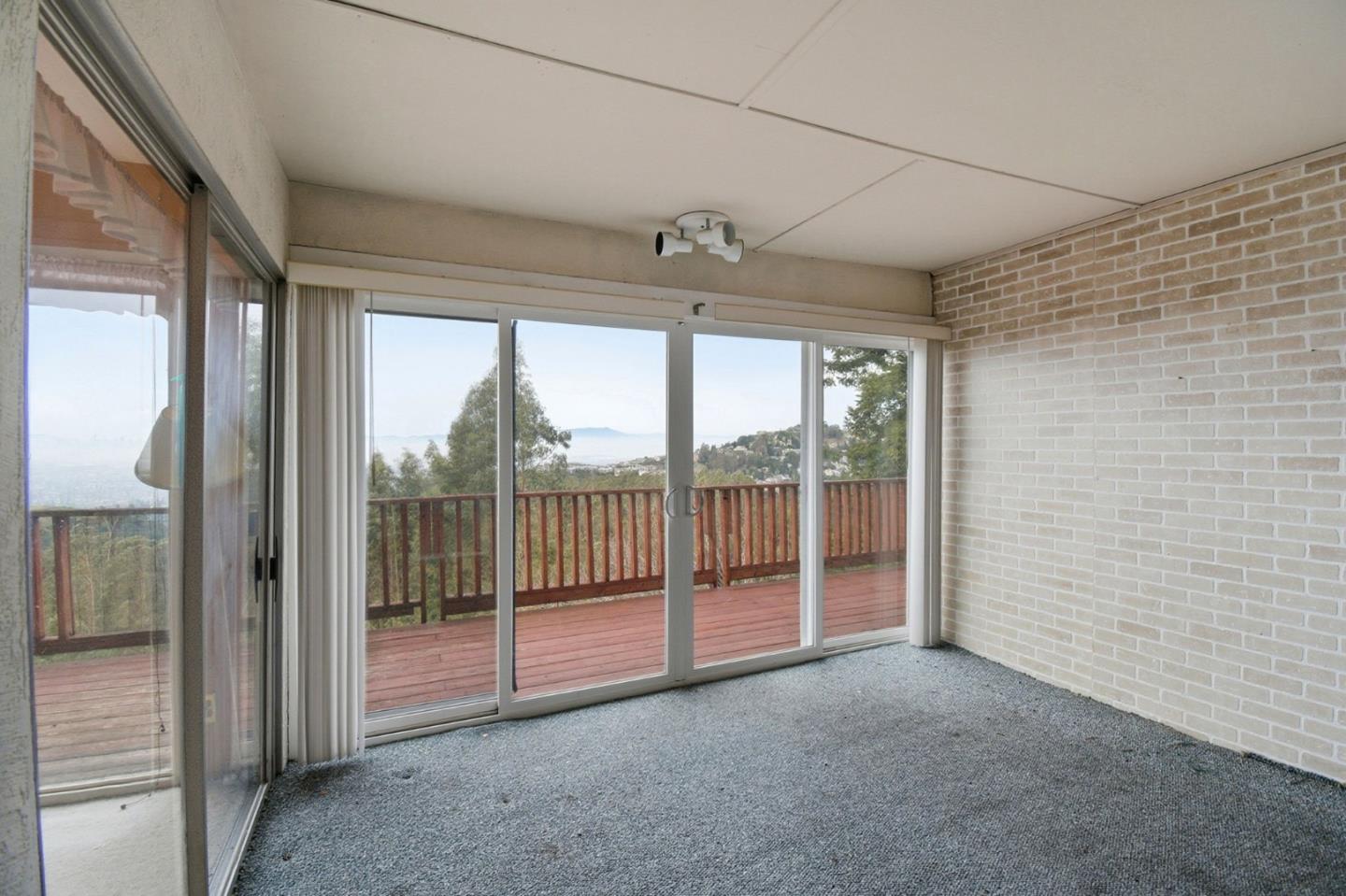 6077 Skyline Boulevard