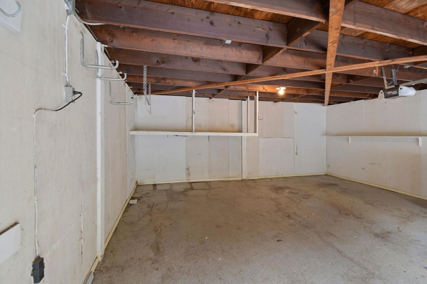 6077 Skyline Boulevard