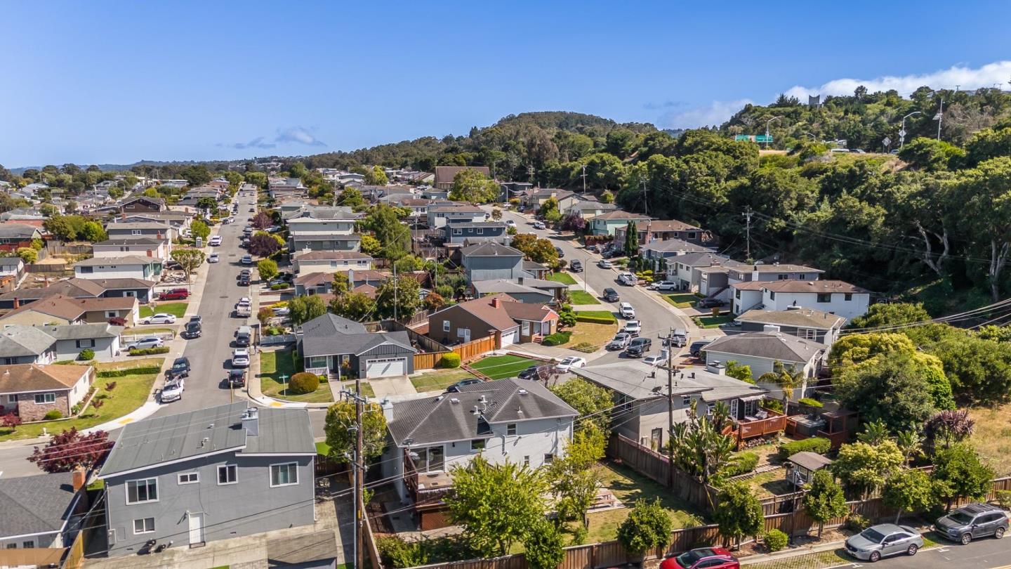 583 Hawthorne Avenue