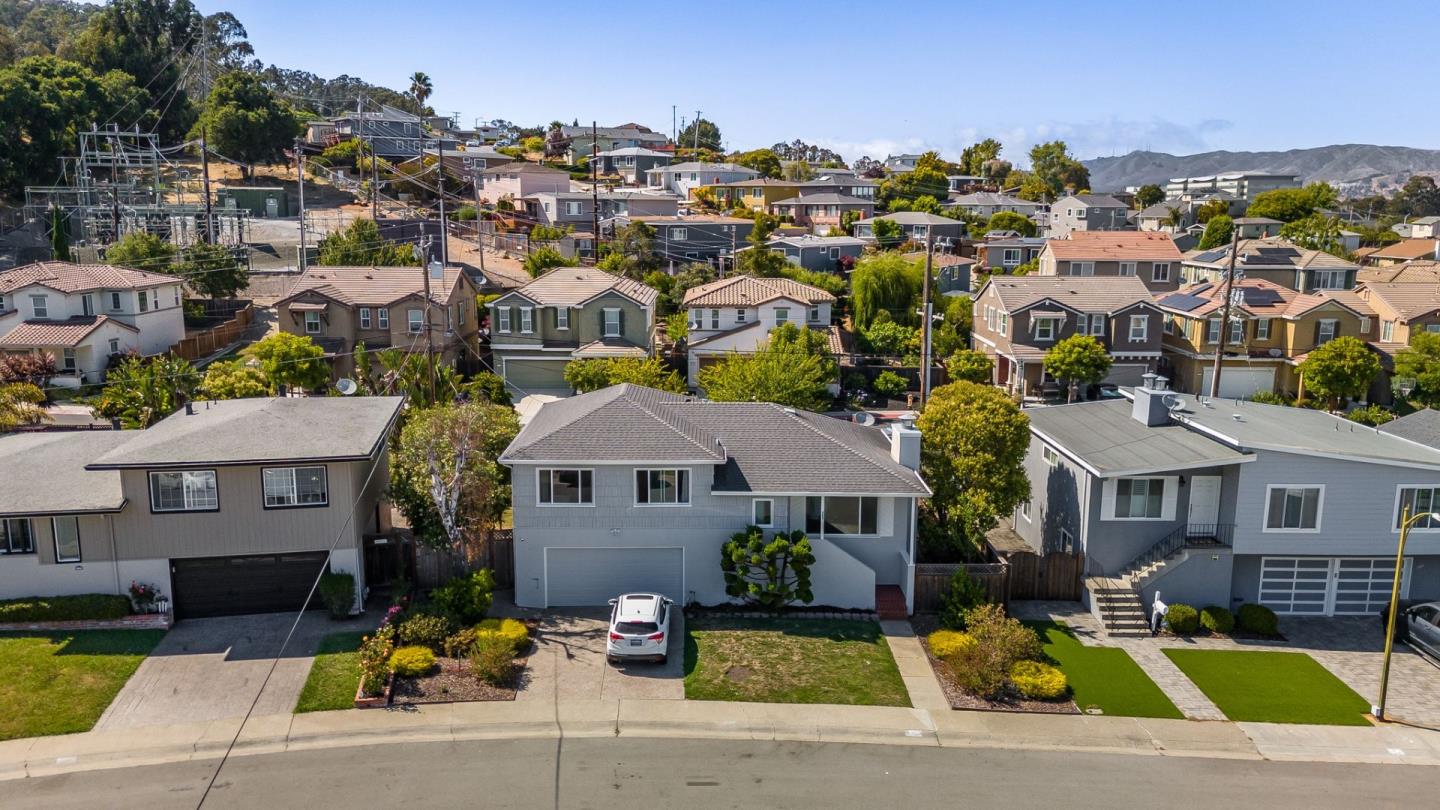 583 Hawthorne Avenue