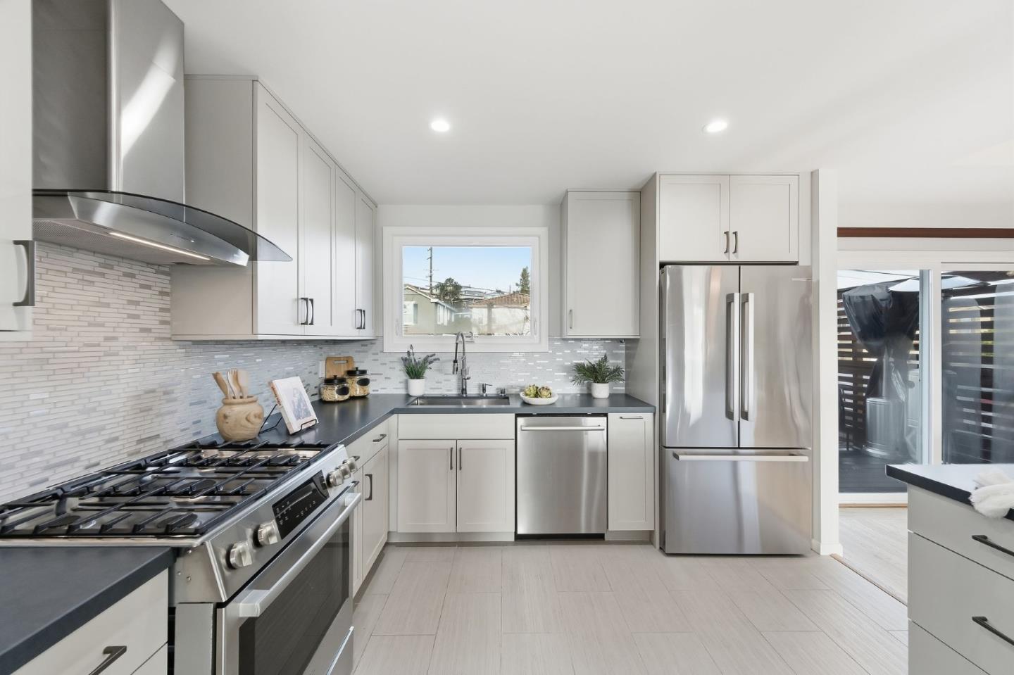 583 Hawthorne Avenue