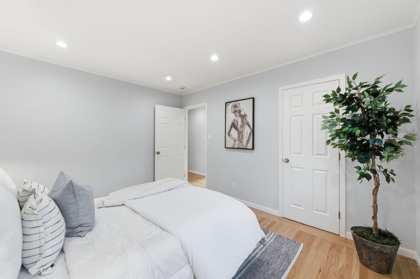 583 Hawthorne Avenue