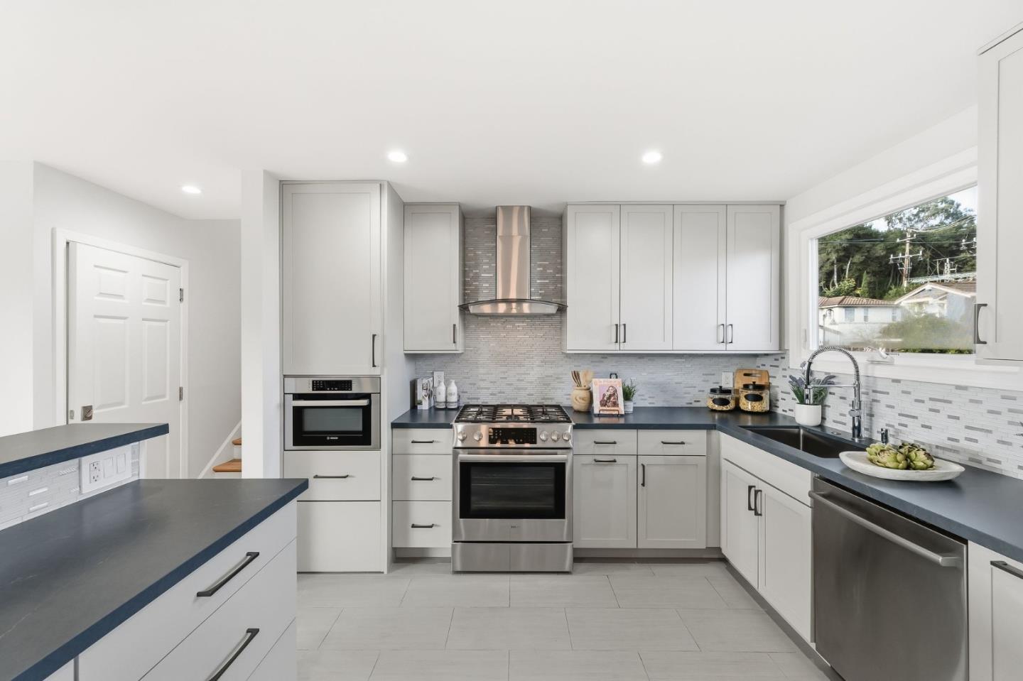 583 Hawthorne Avenue