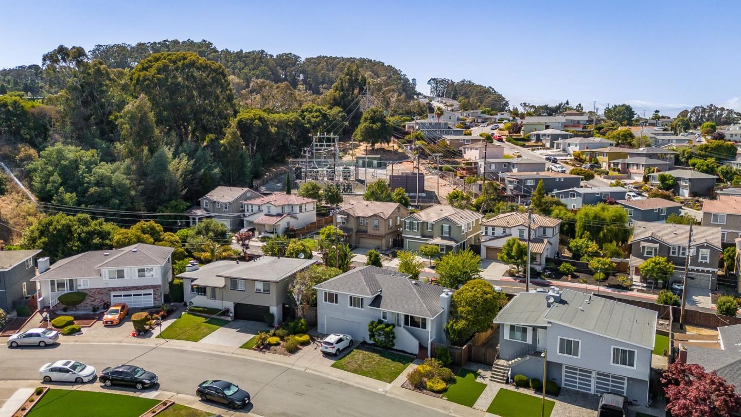 583 Hawthorne Avenue